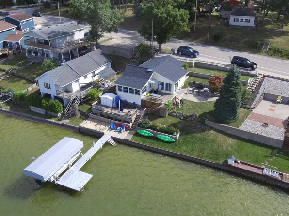 8649 S Spruce Ave, Newaygo, MI 49337