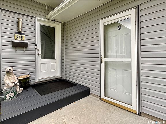 3rd image of 255 Litzenberger Crescent