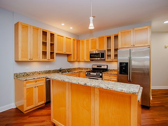 5th image of 2251 W Wabansia Ave APT 205