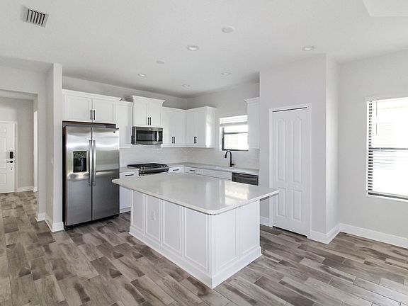 5th image of 213 Palidoro Cir