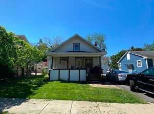 917 North Ave, Aurora, IL 60505