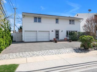 713 Hungry Harbor Rd, Valley Stream, NY 11581