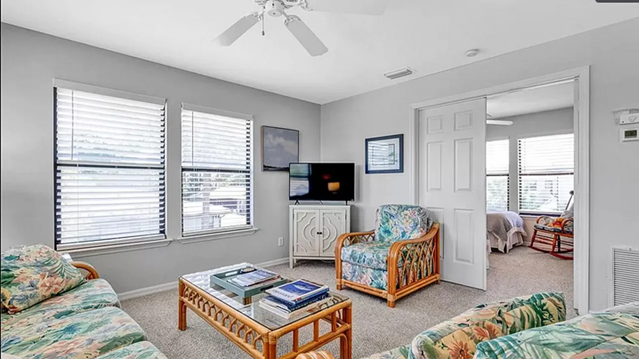 2 bed, 814 sqft, $2,400 — Photo 2