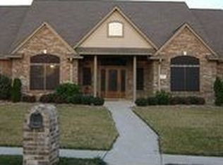 605 Walnut St, Lake Jackson, TX 77566