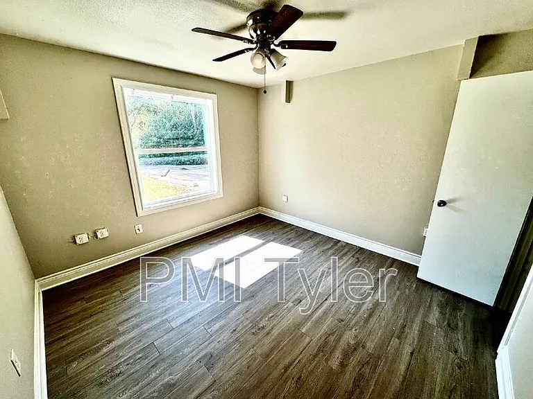 1806 W Oakwood St — Photo 10