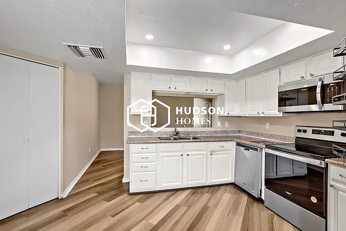 954 S 34th St — Photo 15