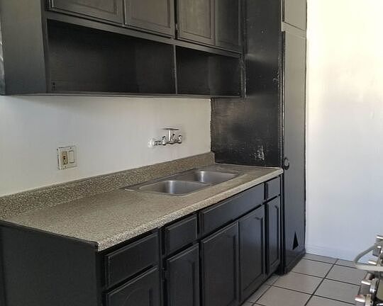 3rd image of 4106 Rosewood Ave #4110-1/2