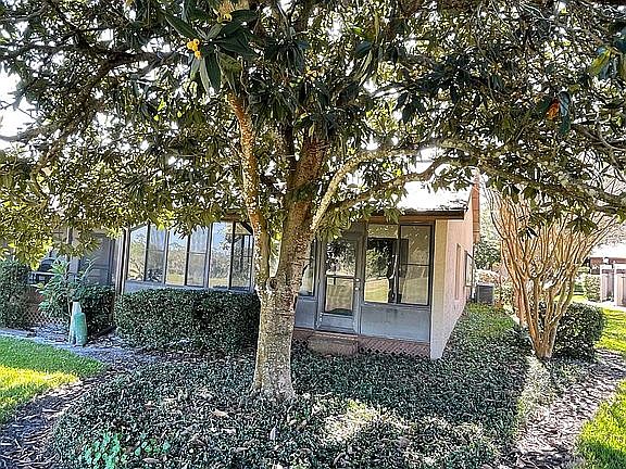 3rd image of 3920 Villas Green Cir