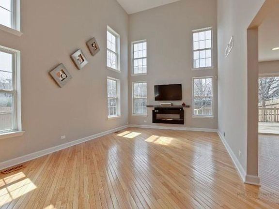 3rd image of 1313 Newport St