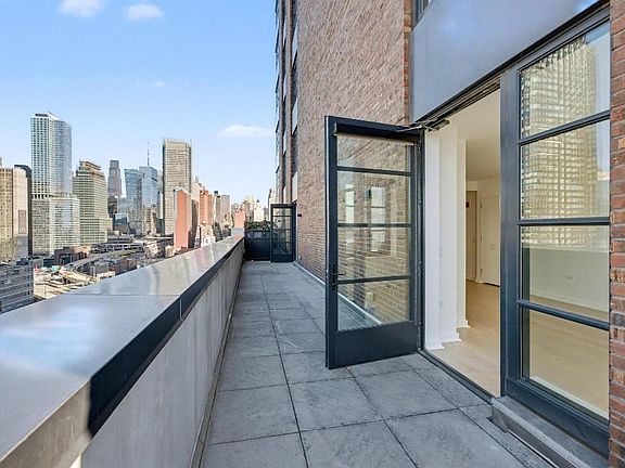 3rd image of 515 W 38th St APT 16H