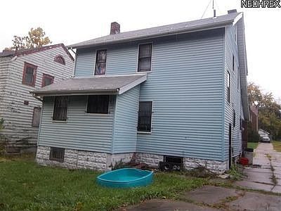 2nd image of 621 W Ravenwood Ave