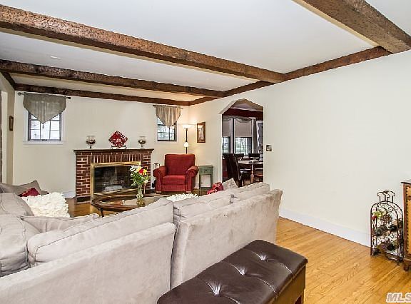 3rd image of 572 Seaford Ave