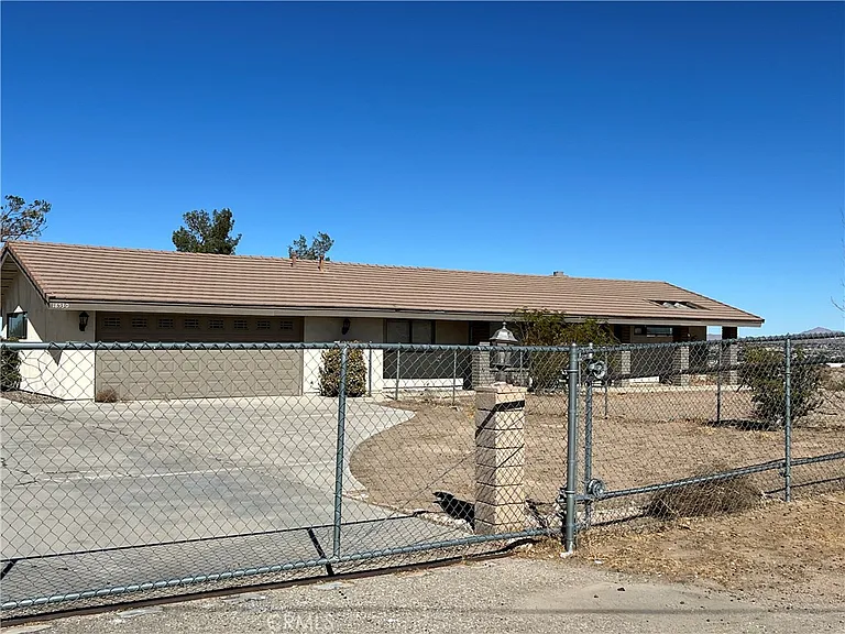 18530 Eucalyptus St — Photo 2