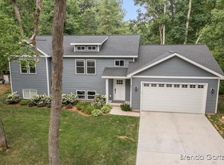8571 Cochise Dr, Howard City, MI 49329
