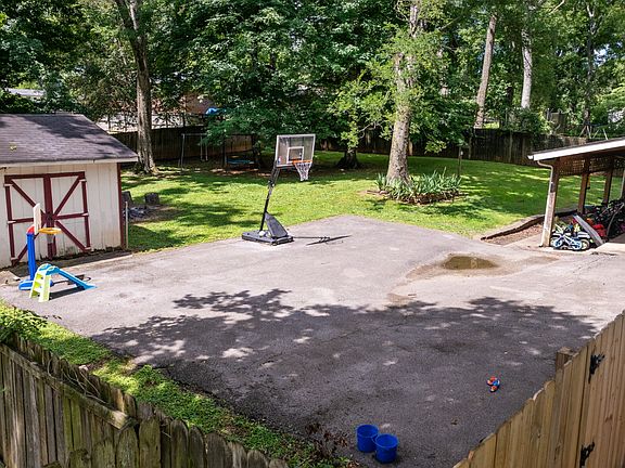 3rd image of 107 Creek Ct