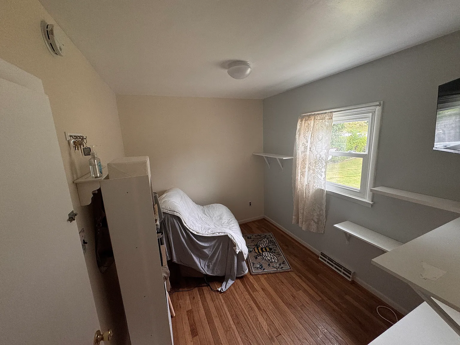5 bed, 4000 sqft, $1,200 — Photo 4