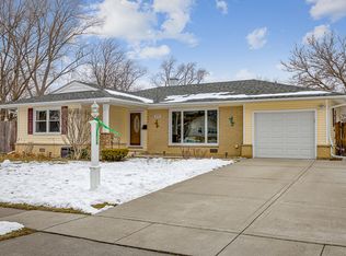978 Bosworth Ln, Elk Grove Village, IL 60007