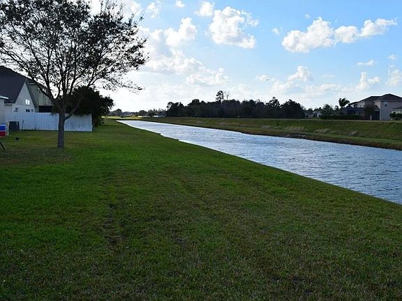 3rd image of 4887 Adair Oak Dr