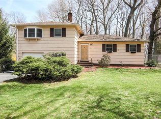 14 Mohawk Dr, Norwalk, CT 06851