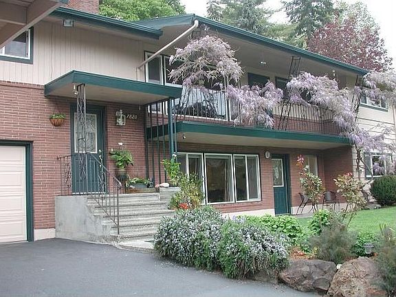 2 front entrys, balcony, patio & lawn - level front and back for entertaining