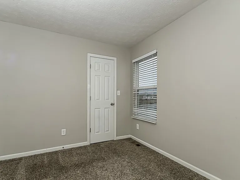 1396 Pencross Ln — Photo 17