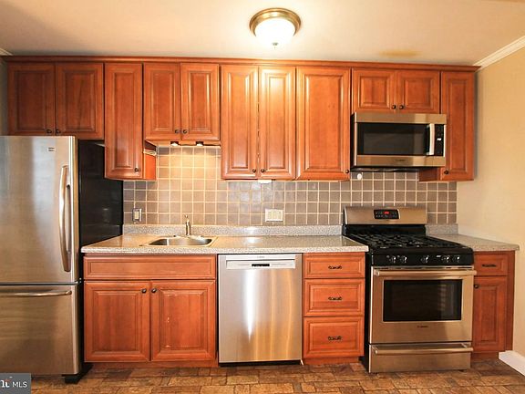 5th image of 254 E Meehan Ave