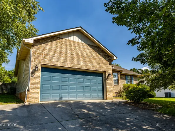 1126 Willow Creek Cir, Maryville, TN 37804