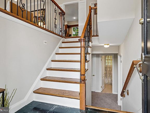 5th image of 7814 Friars Ct