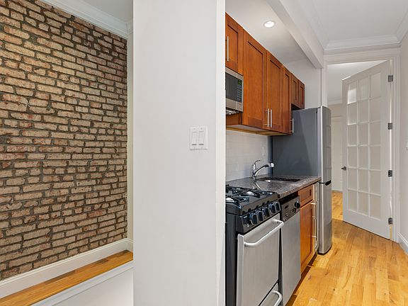 4th image of 227 E 89th St APT 1B