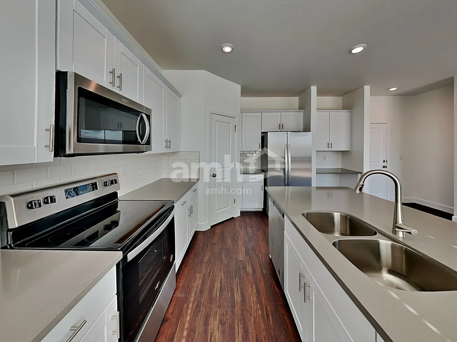 4 bed, 2.5 bath, 2087 sqft, $2,375 — Photo 3