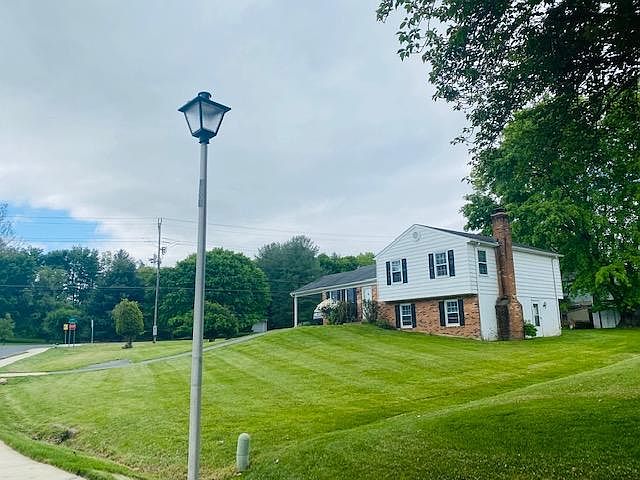 1st image of 16200 Oak Meadow Dr