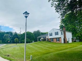 16200 Oak Meadow Dr, Rockville, MD 20855
