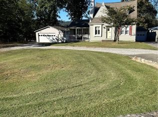 1820 Beechwood Dr, South Charleston, WV 25303