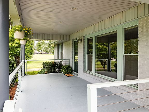 3rd image of 264 Lisa Ln