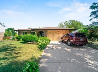 7563 Cambridge Rd, Darien, IL 60561
