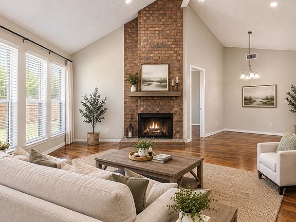 4th image of 305 Jessica Dr