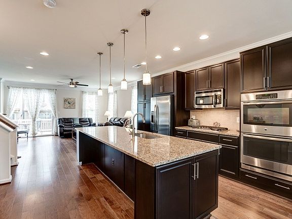 3rd image of 11930 Jade Lake Ln