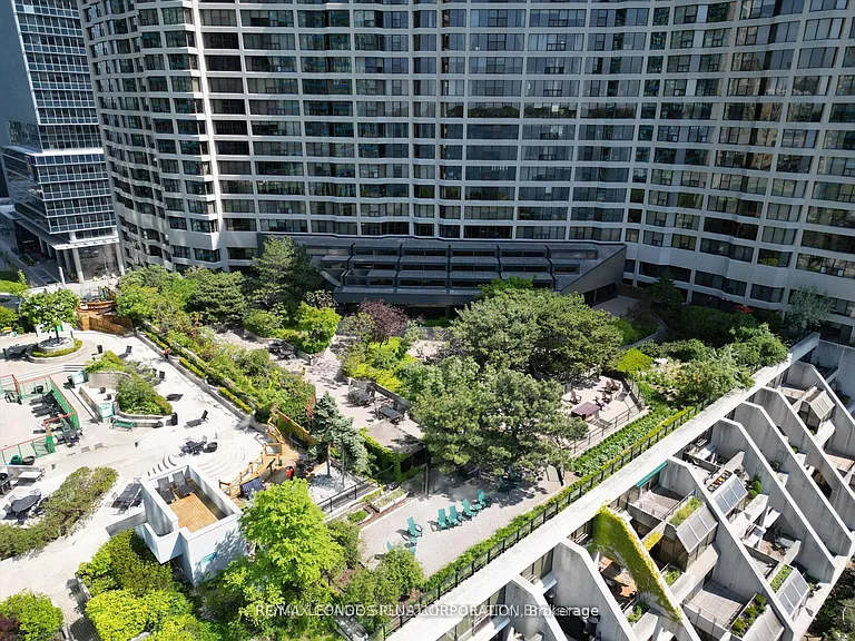 55 Harbour Sq #3517 — Photo 37