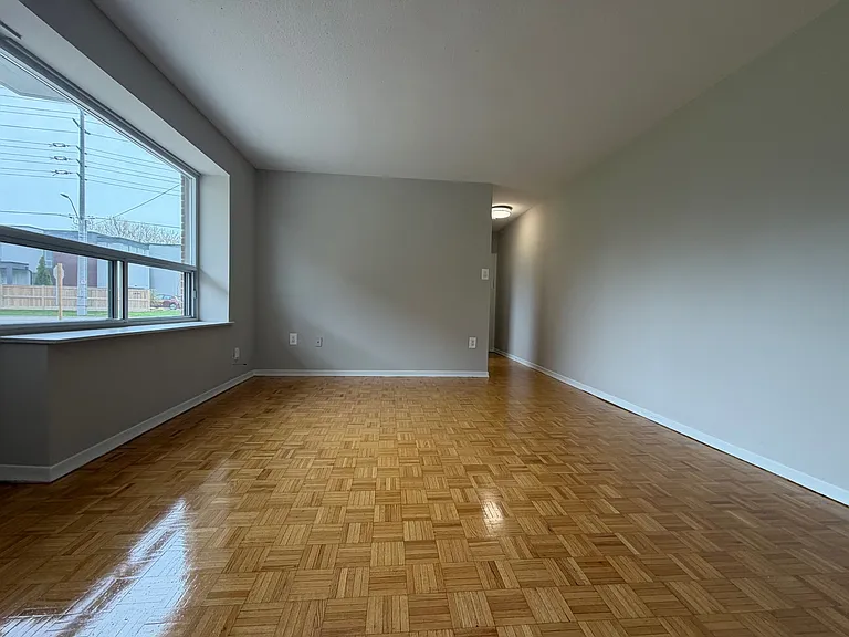 1051 Seneca Ave — Photo 21
