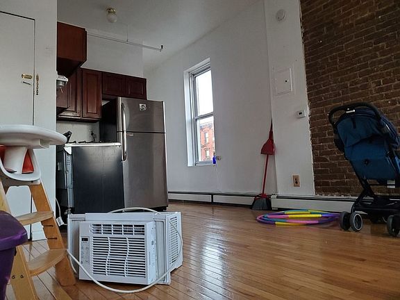4th image of 814 Marcy Ave APT 2D
