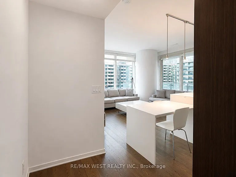 1 Bloor St E #1007 — Photo 8