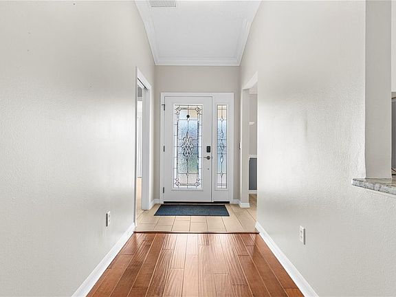 5th image of 589 Sherwood St