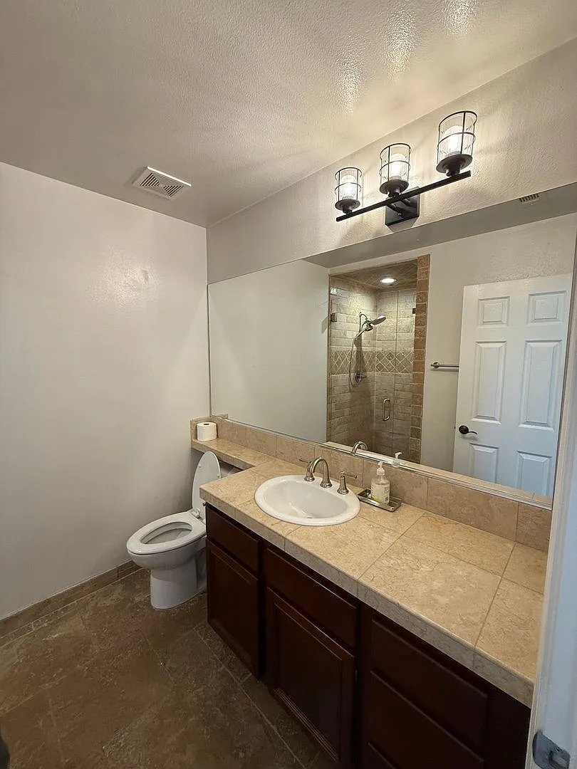 Desirable Camarillo home in the Pitts Ranch Neighborhood — Photo 4
