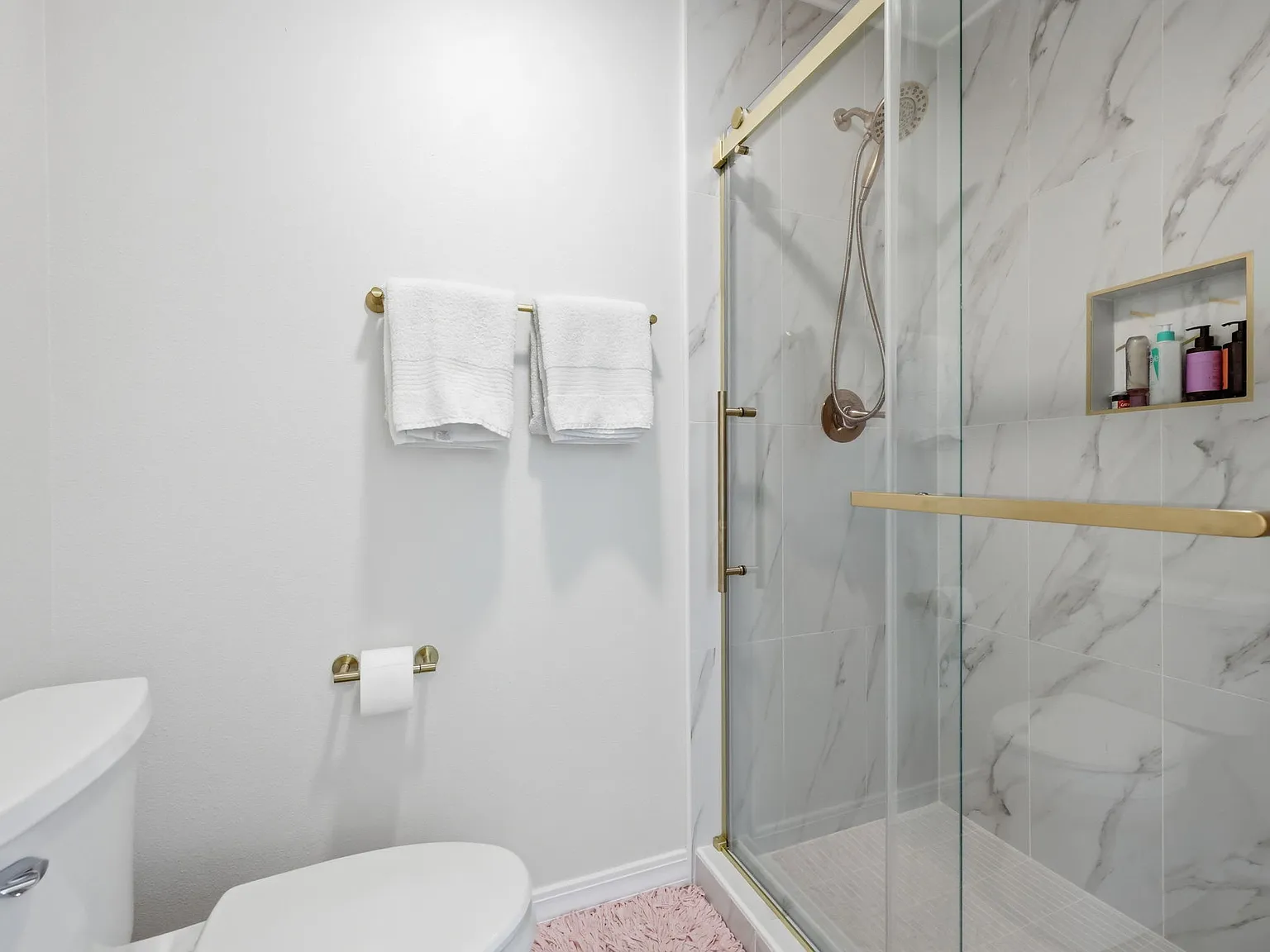 5 bed, 3100 sqft, $3,900 — Photo 4