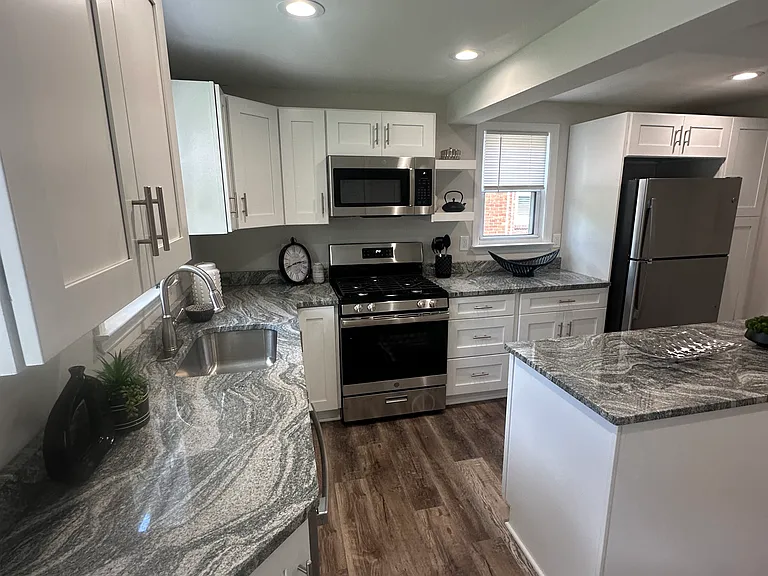 2062 Elmbrook Ln — Photo 13