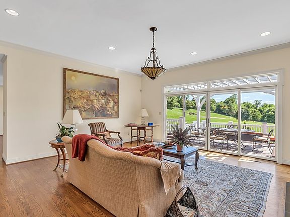 3rd image of 900 Sawgrass Cir