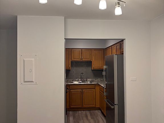 4th image of 528 Des Plaines Ave #1B