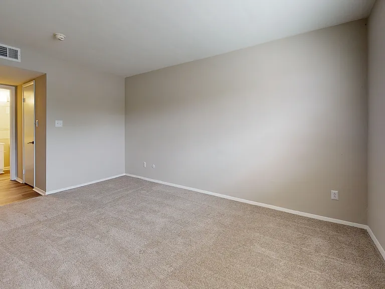 Renovated 1x1 Bedroom