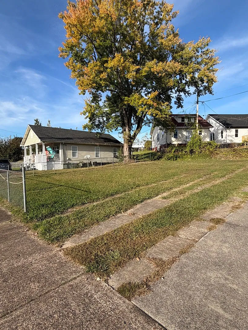 2 Bedroom 1 Bath home — Photo 2