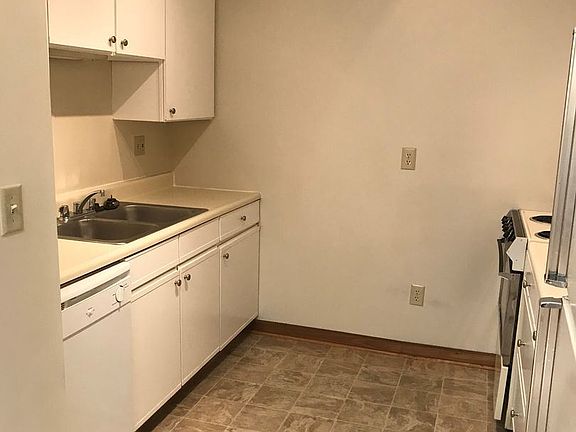 3rd image of 1197 N High St APT 5